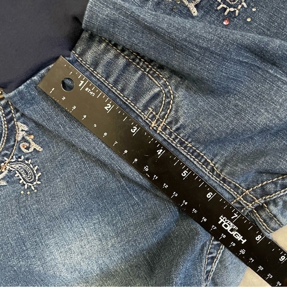 Bella Vida Maternity Embroidered Pockets and Rhinestones Capri Jeans Size XL - Picture 7 of 10